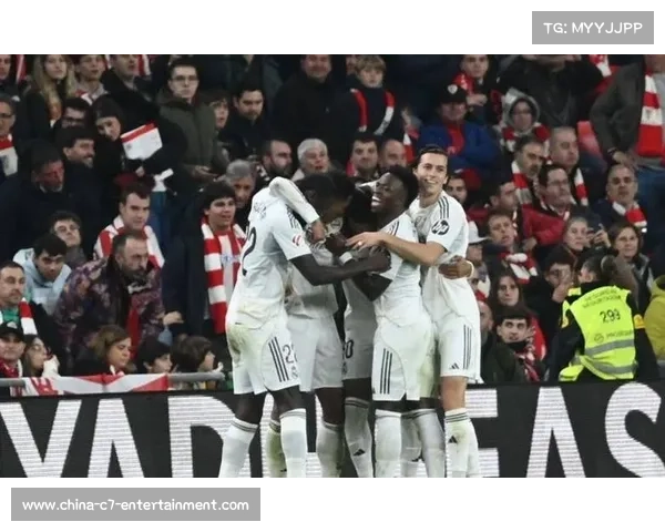 卡洛斯·罗梅罗弧顶凌空世界波扳平,圣马梅斯球场惊呼连连 卡洛斯·罗梅罗弧顶凌空世界波扳平,圣马梅斯球场惊呼连连